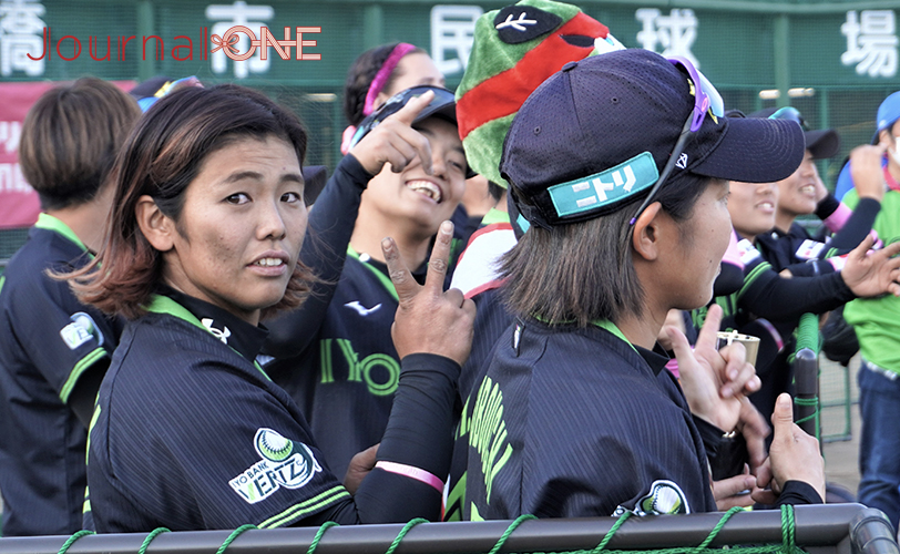 伊予銀行ヴェールズの選手たち