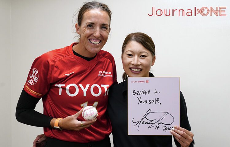 モニカ・アボット選手と山崎早紀さんのツーショット