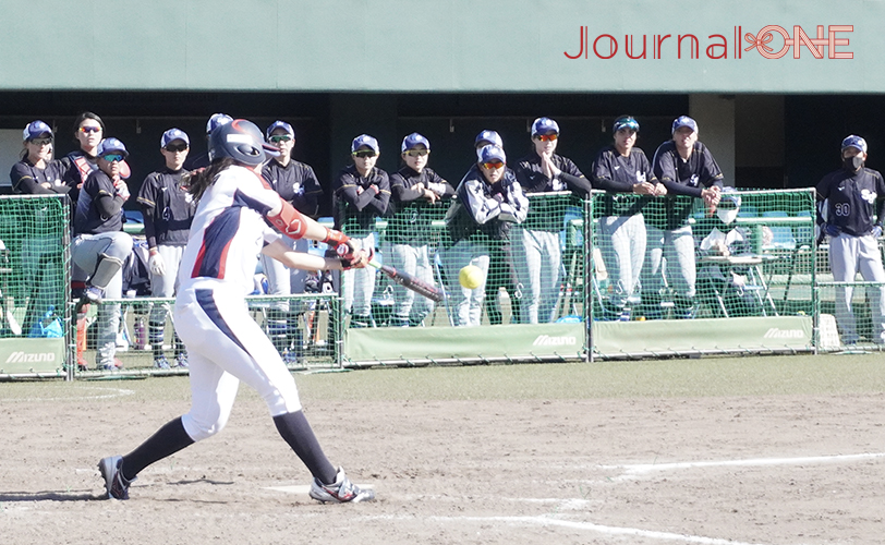 JDリーグ プレーオフ1回戦 先制タイムリーを放つ木村愛選手（ホンダ）