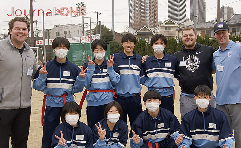 アメリカンフットボール アイビーリーグ選抜選手と神奈川県川崎市立橘高等学校の生徒の皆さん -Journal-ONE撮影