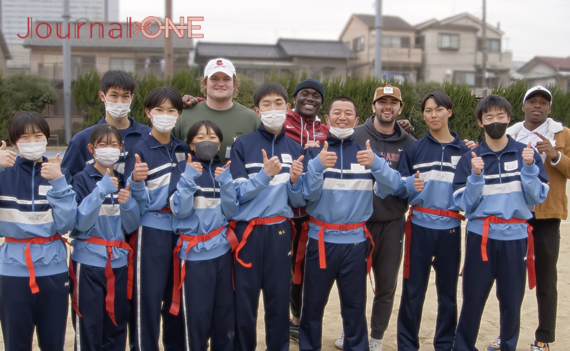 アメリカンフットボール アイビーリーグ選抜選手のみなさんとの即席の記念撮影大会 -Journal-ONE撮影