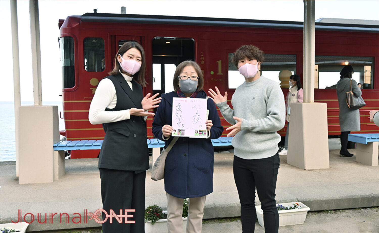 四国を応援! VERTZの庄司奈々選手、辻井美波選手がJR四国の観光列車 伊予灘ものがたりで女子旅!-Journal-ONE撮影