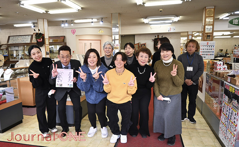 本間選手・吉金選手と真珠会館のみなさん -Journal-ONE撮影