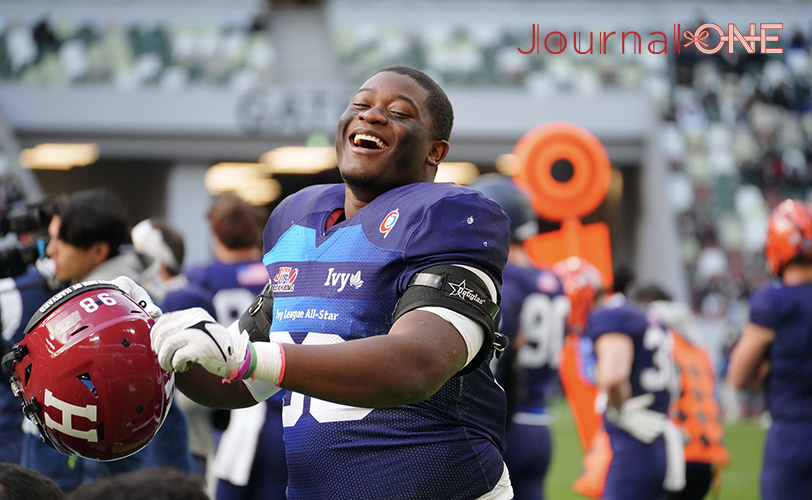 24-20でアイビーリーグが勝利し、笑顔を見せる -Journal-ONE撮影