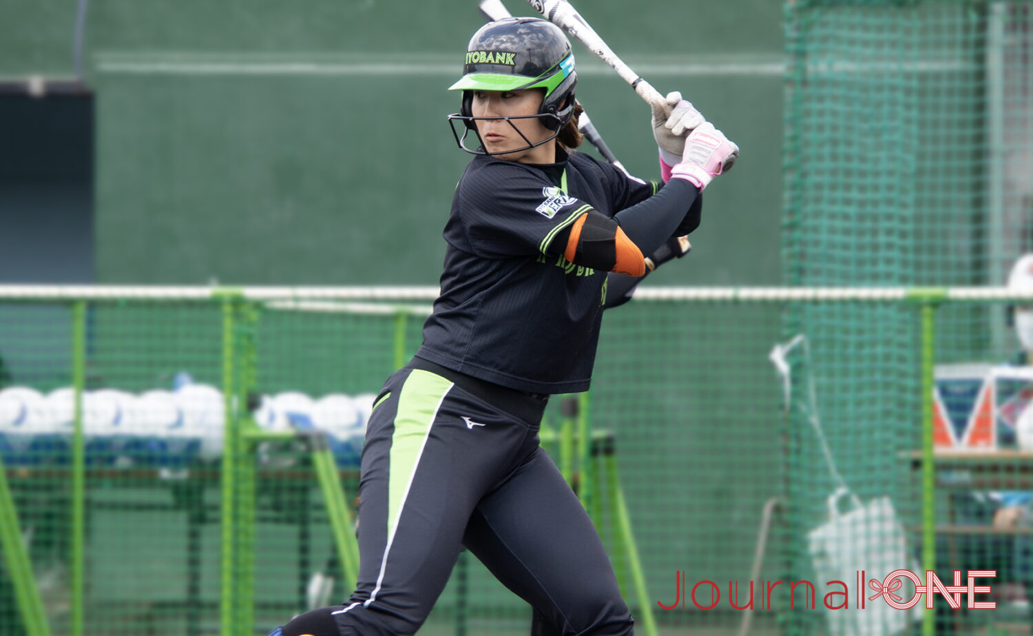 女子ソフト・JDリーグ パワー溢れる打撃が期待の居内佑加選手(伊予銀行)-Journal-ONE撮影