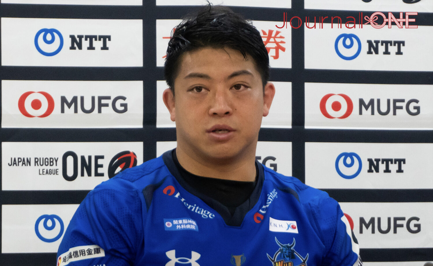 ラグビー リーグワン 最終戦で前半優位の分析をする埼玉パナソニックワイルドナイツの坂手淳史キャプテン-Journal-ONE撮影