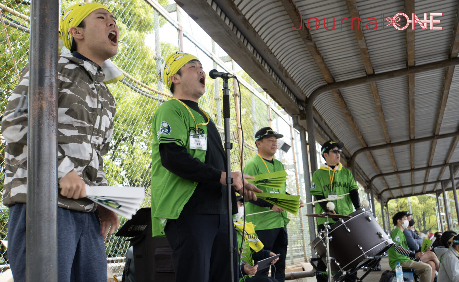 JDリーグ2023開幕戦・伊予銀行ヴェールズの応援団-Journal-ONE撮影