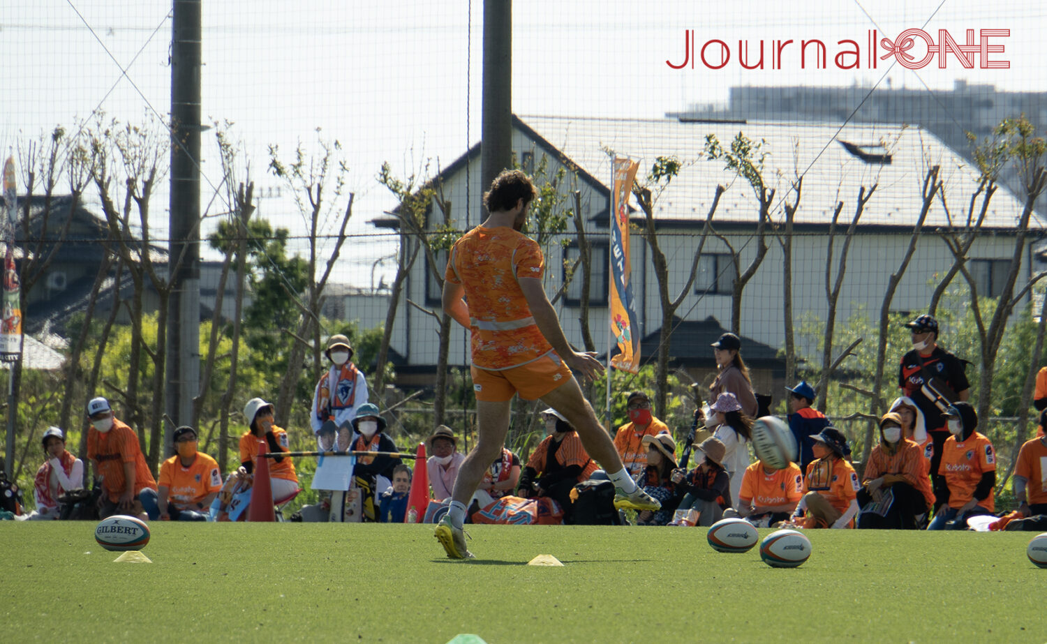 ジャパンラグビー リーグワン プレーオフに向け市原スポレクパークでの合宿に詰めかけたクボタスピアーズ船橋・東京ベイのファン・オレンジアーミー-Journal-ONE撮影