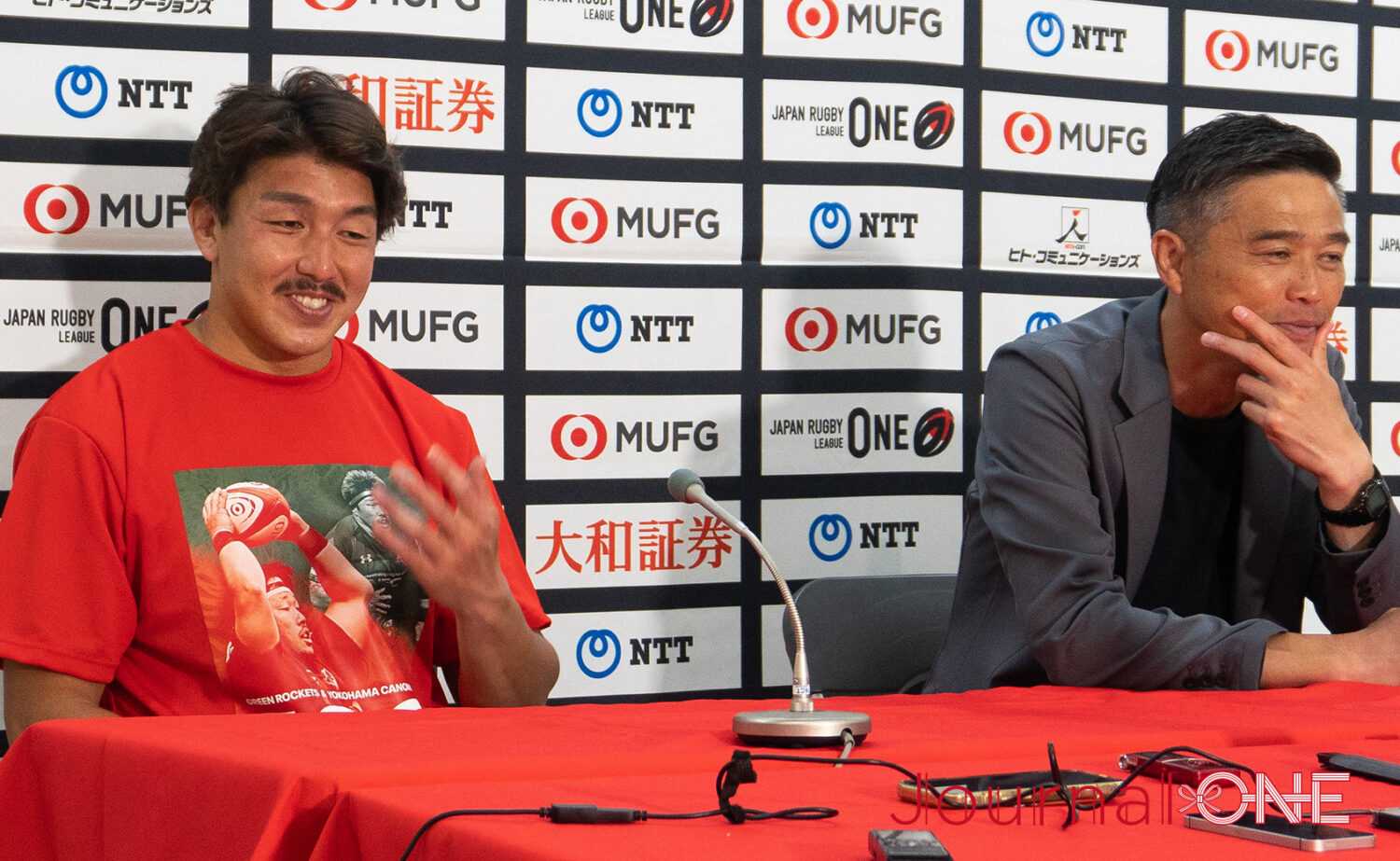 ジャパンラグビー リーグワン プレーオフ 埼玉パナソニックワイルドナイツvs横浜キヤノンイーグルス 沢木敬介監督と嶋田直人ゲームキャプテン(Canon)-Journal-ONE撮影
