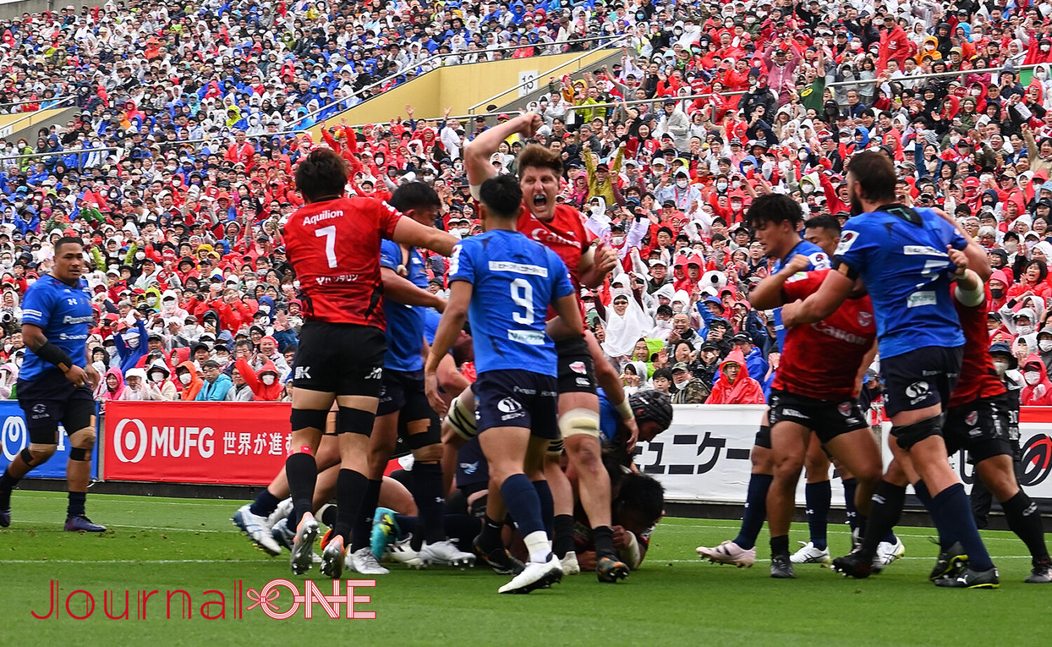 ジャパンラグビー リーグワン プレーオフ 埼玉パナソニックワイルドナイツvs横浜キヤノンイーグルスで先制トライを決めるイーグルス-Journal-ONE撮影