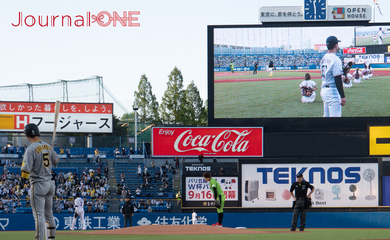 東京ヤクルトスワローズvs阪神タイガース "松山DAY" 始球式に登場したスワローズ・久保拓眞投手の実妹で女子ソフトボール選手の久保和咲さん（伊予銀行ヴェールズ）-Journal-ONE撮影