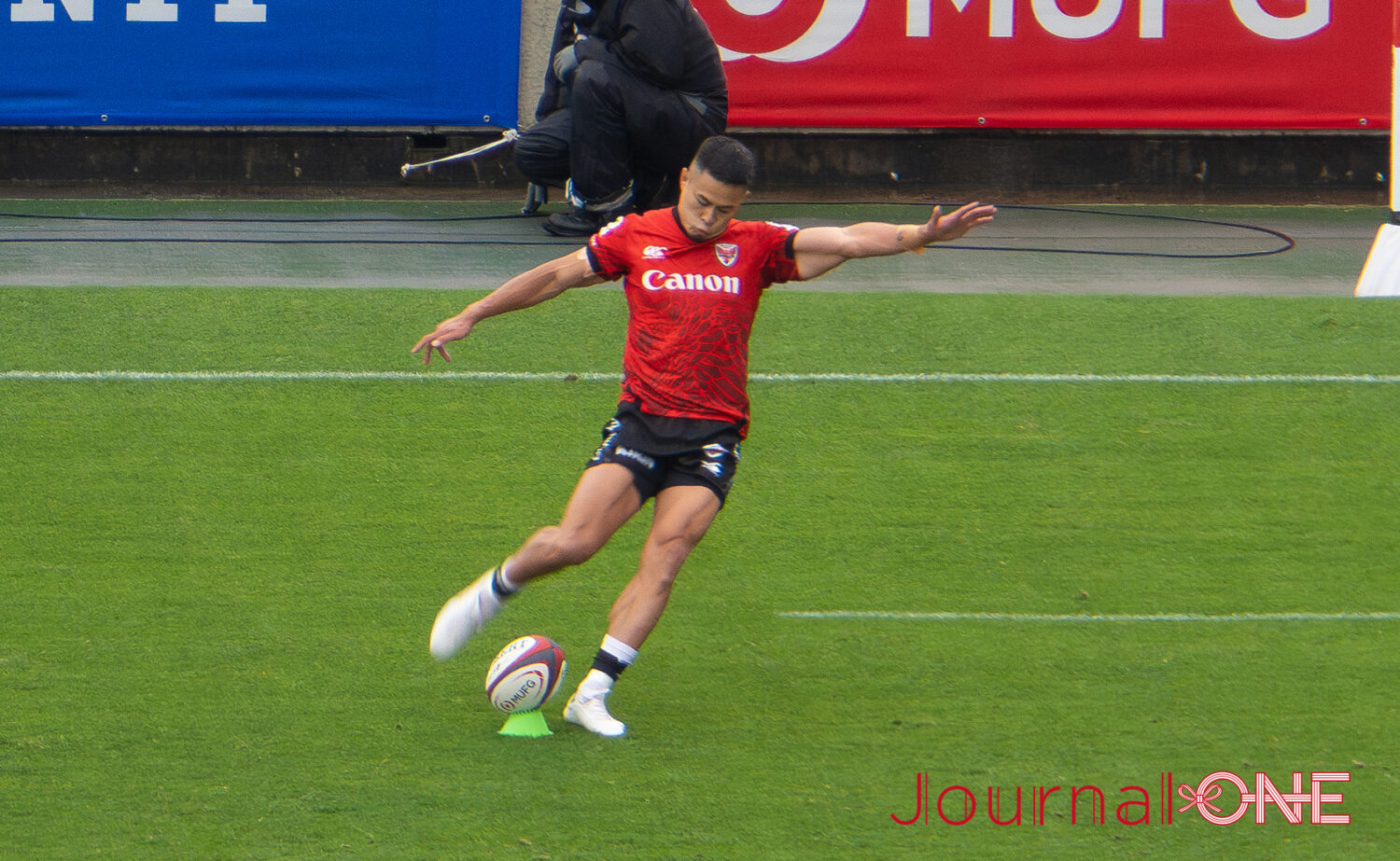 ジャパンラグビー リーグワン プレーオフ 埼玉パナソニックワイルドナイツvs横浜キヤノンイーグルス W杯2019日本代表・田村優(Canon)の華麗なキック-Journal-ONE撮影