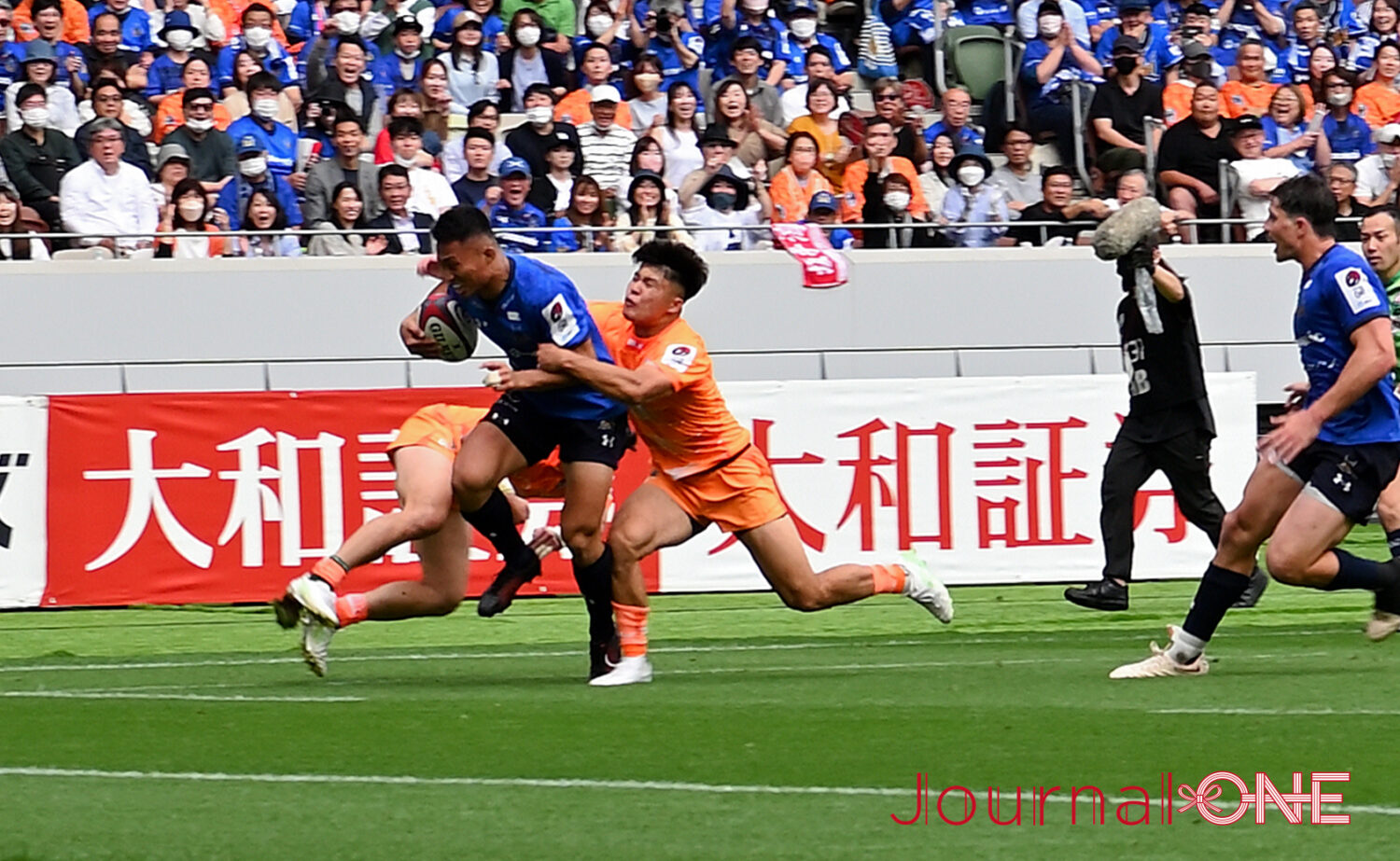 ジャパンラグビー リーグワン プレーオフ 埼玉パナソニックワイルドナイツvsクボタスピアーズ船橋・東京ベイの決勝戦 この試合始めて逆転した長田智希選手のトライ(Panasonic)-Journal-ONE撮影