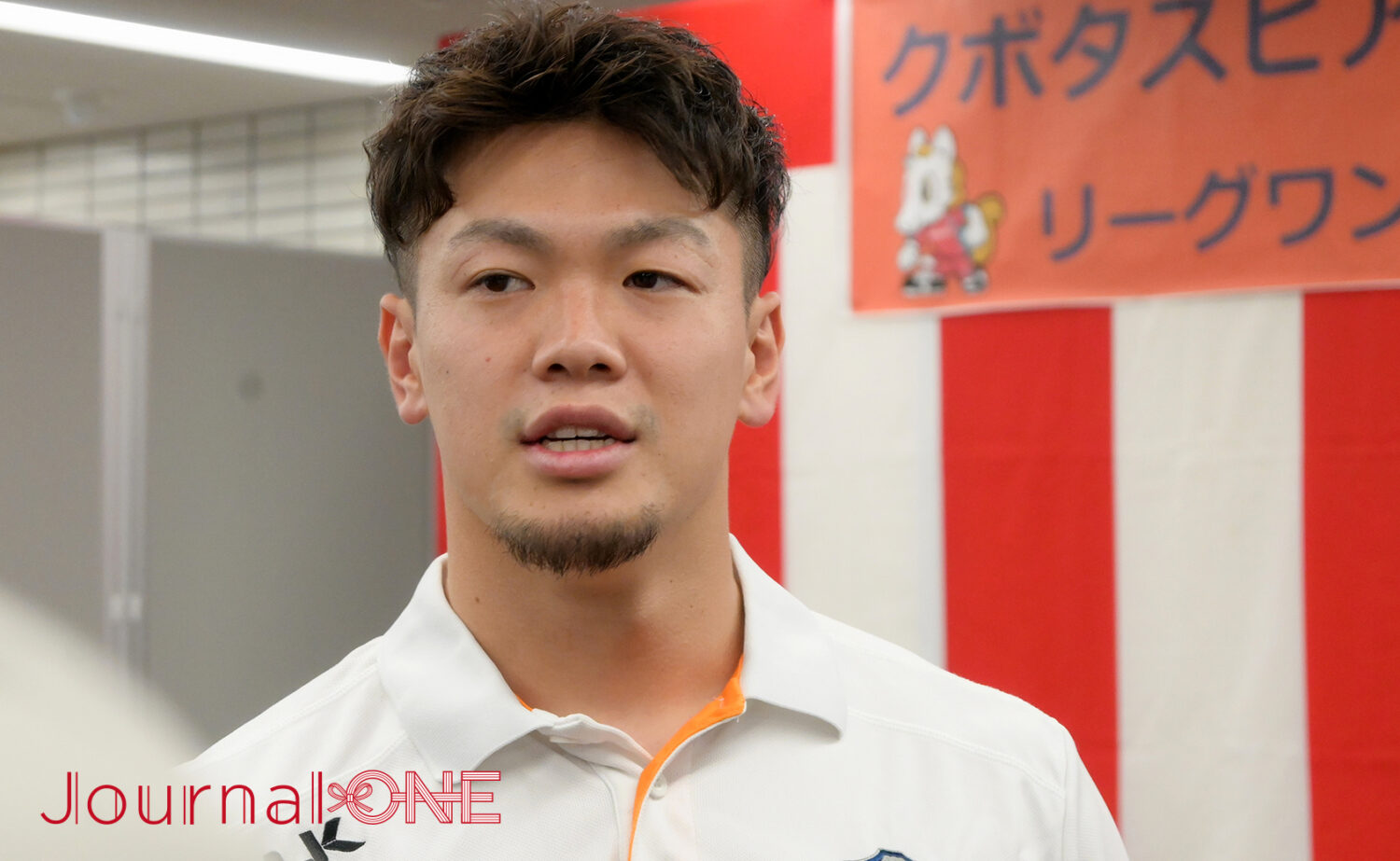 ラグビー リーグワン 優勝したクボタスピアーズ船橋・東京ベイの優勝報告会（船橋市役所）で笑顔を見せる根塚洸雅選手-Journal-ONE撮影