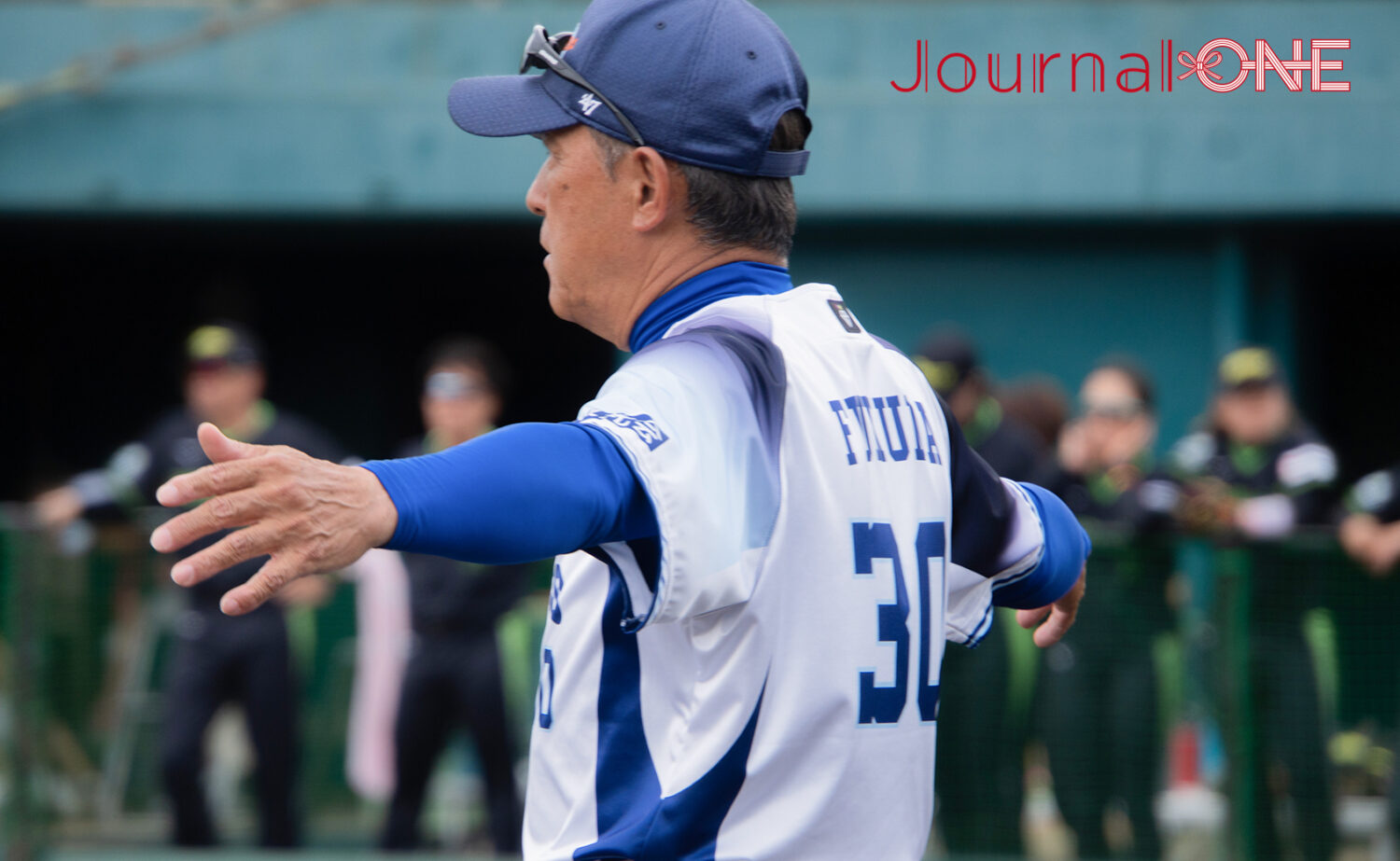 女子ソフトボール JDリーグ交流戦 第2ラウンド 戸田中央メディックス埼玉の福田五志監督-Journal-ONE撮影