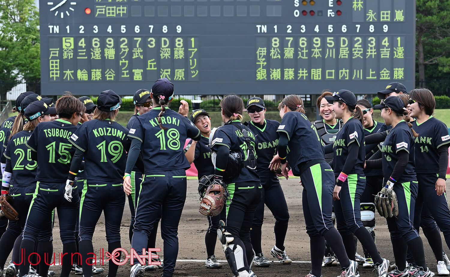 女子ソフトボール JDリーグ交流戦 いつも明るい伊予銀行ヴェールズの選手たち-Journal-ONE撮影