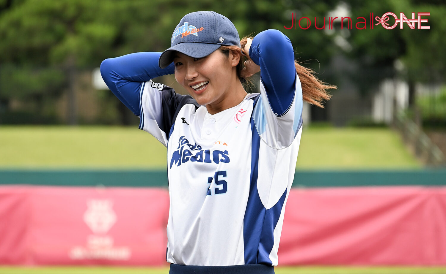 女子ソフトボール JDリーグ交流戦 勝ち越しのソロ本塁打を放った戸田中央メディックス埼玉の深沢 未花選手-Journal-ONE撮影