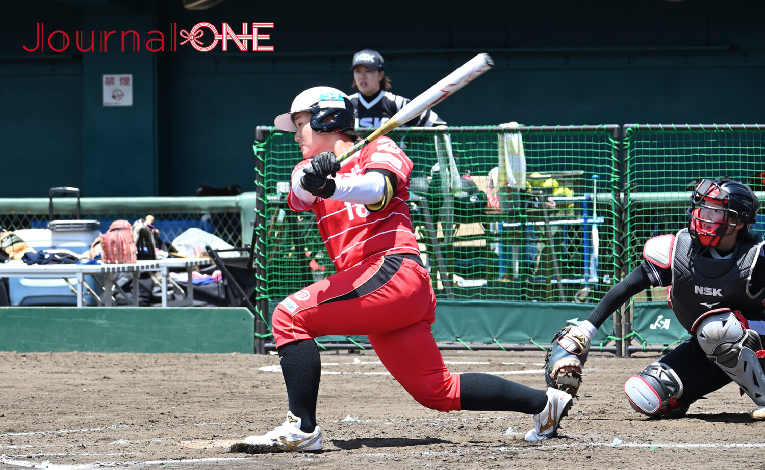 女子ソフトボール JDリーグ交流戦で2塁打を放ったビックカメラ高崎ビークイーンの炭谷選手-Journal-ONE撮影