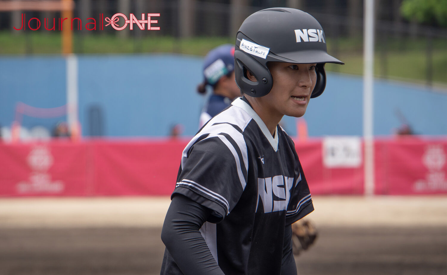 女子ソフトボール JDリーグ交流戦 タイムリーヒットを放った日本精工ブレイブベアリーズの松本 由佳選手-Journal-ONE撮影