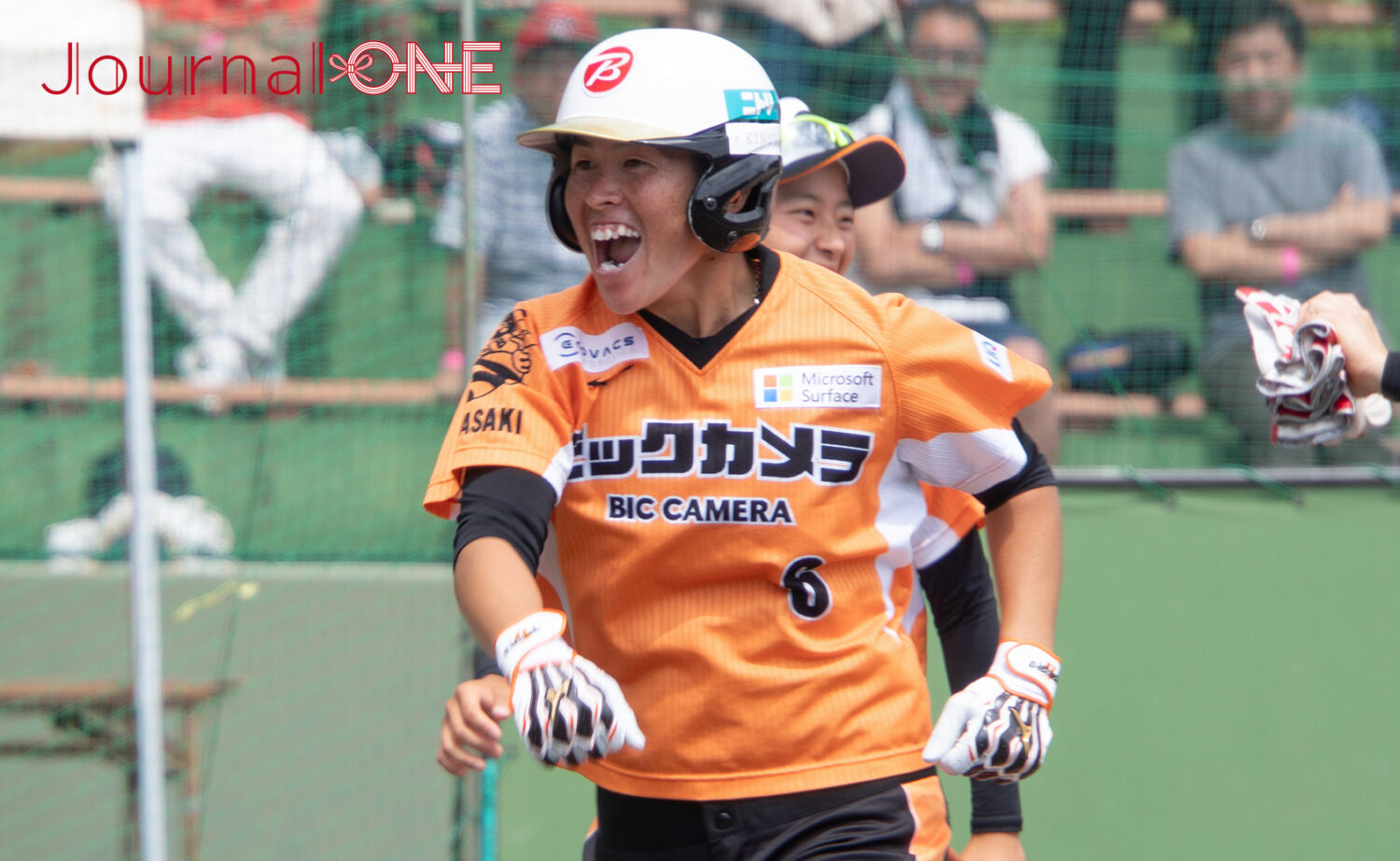 女子ソフトボール JDリーグ交流戦 予備節 ビックカメラ高崎ビークイーン 左越え本塁打を放つ藤田倭選手-Journal-ONE撮影