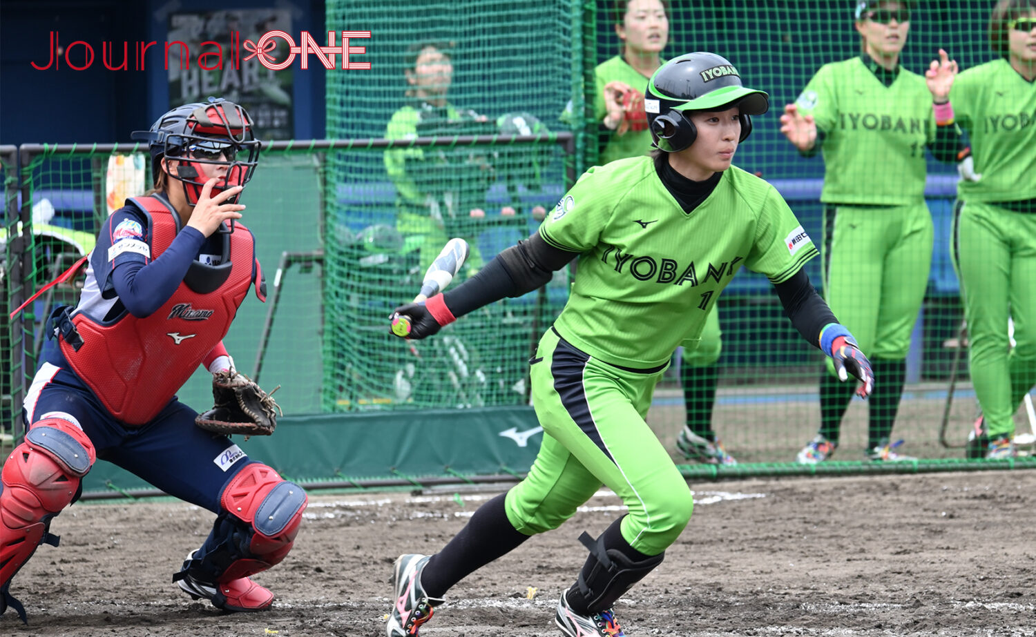 女子ソフトボール JDリーグ交流戦 最終戦で追加点のタイムリーヒットを放った齋藤 明日加選手(伊予銀行ヴェールズ)-Journal-ONE撮影