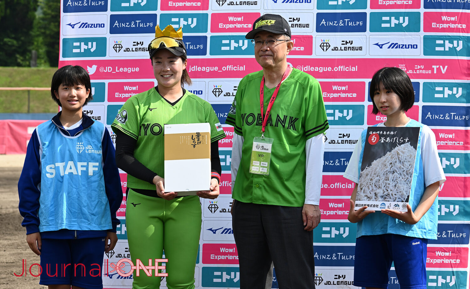 女子ソフトボール JDリーグ交流戦 最終戦で先制のソロ本塁打を放った本間 紀帆選手(伊予銀行ヴェールズ)-Journal-ONE撮影