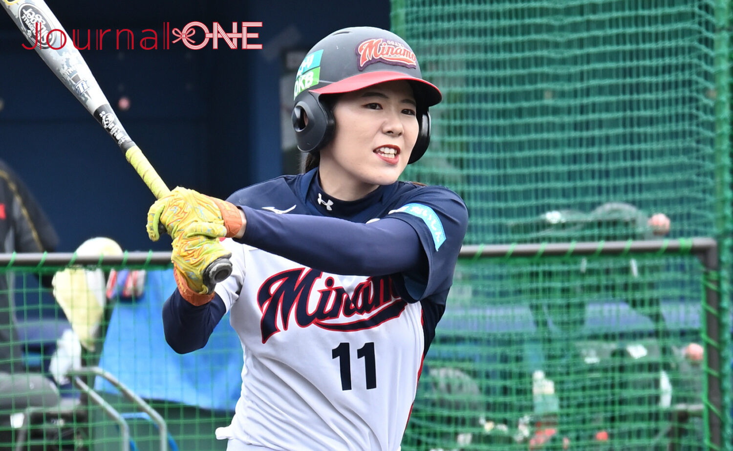 女子ソフトボール JDリーグ交流戦 ヒットを放つ大垣ミナモの内田 小百合選手-Journal-ONE撮影