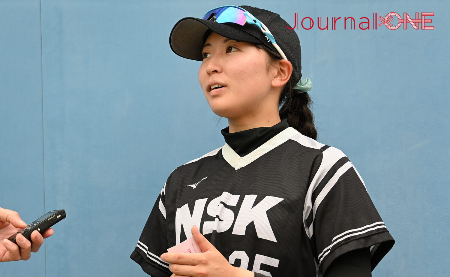 女子ソフトボール JDリーグ交流戦 力投する日本精工ブレイブベアリーズの小栗 巳緒乃投手-Journal-ONE撮影