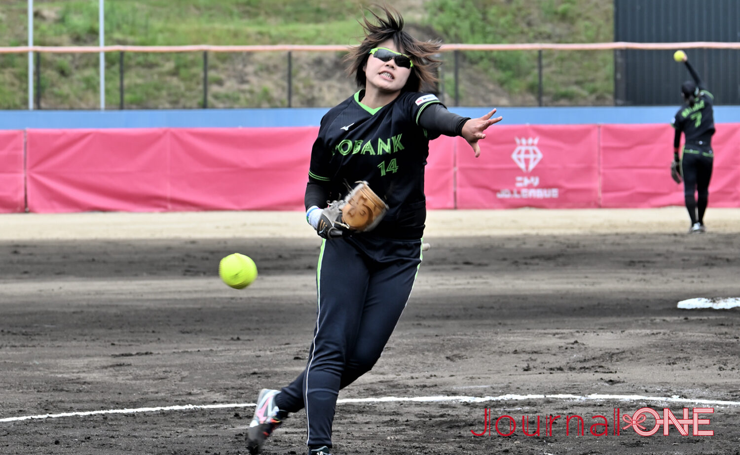 女子ソフトボール JDリーグ交流戦 最終戦で敗戦投手となった須永小春投手(伊予銀行ヴェールズ)-Journal-ONE撮影