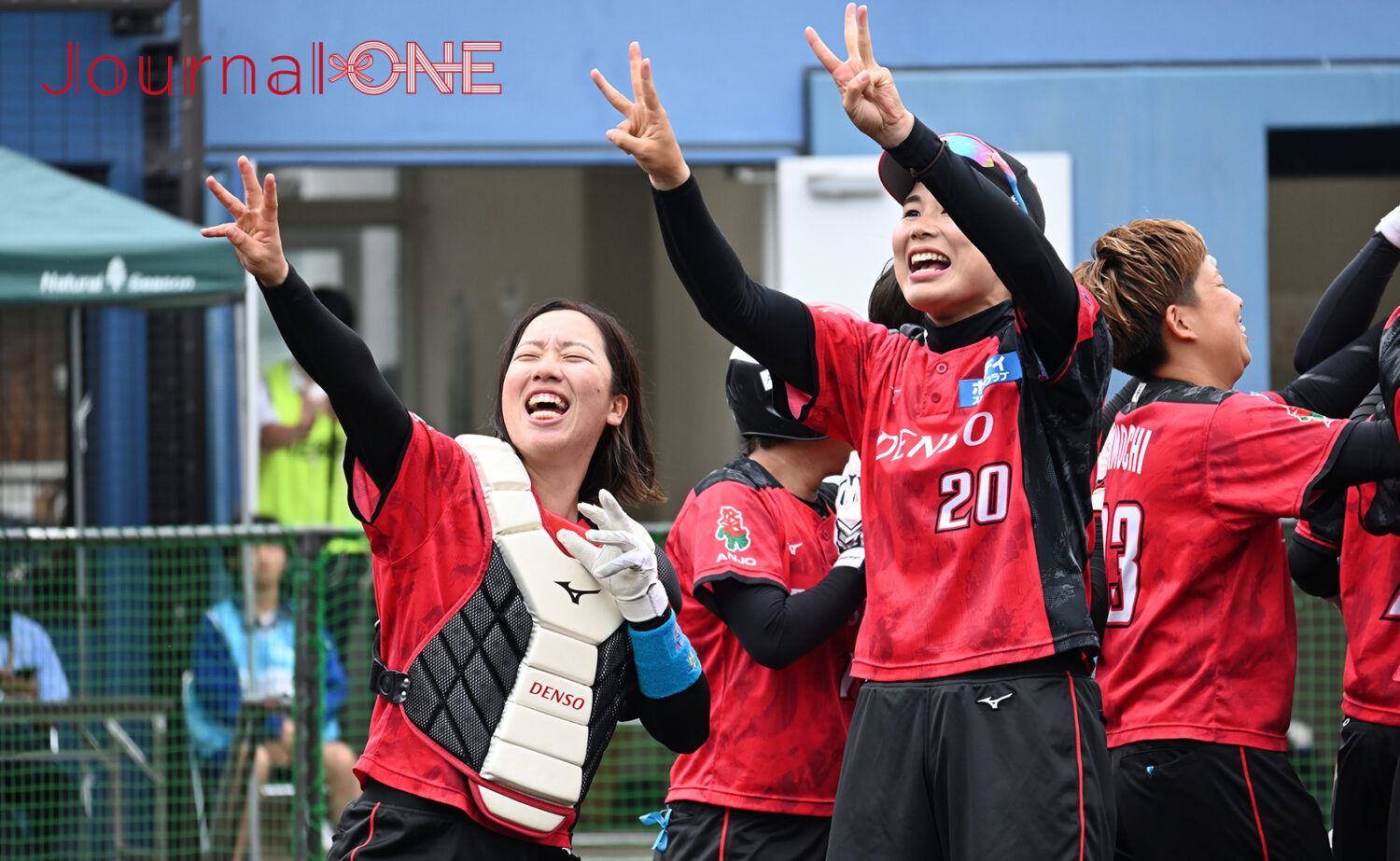 女子ソフトボール JDリーグ交流戦 デンソーブライトペガサスの小島 あみ選手と中村 美樹選手-Journal-ONE撮影