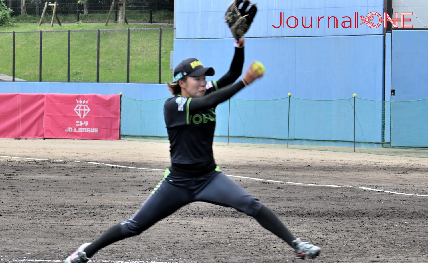 女子ソフトボール JDリーグ交流戦 最終戦でリリーフ登板した小泉 夢乃投手(伊予銀行ヴェールズ)-Journal-ONE撮影