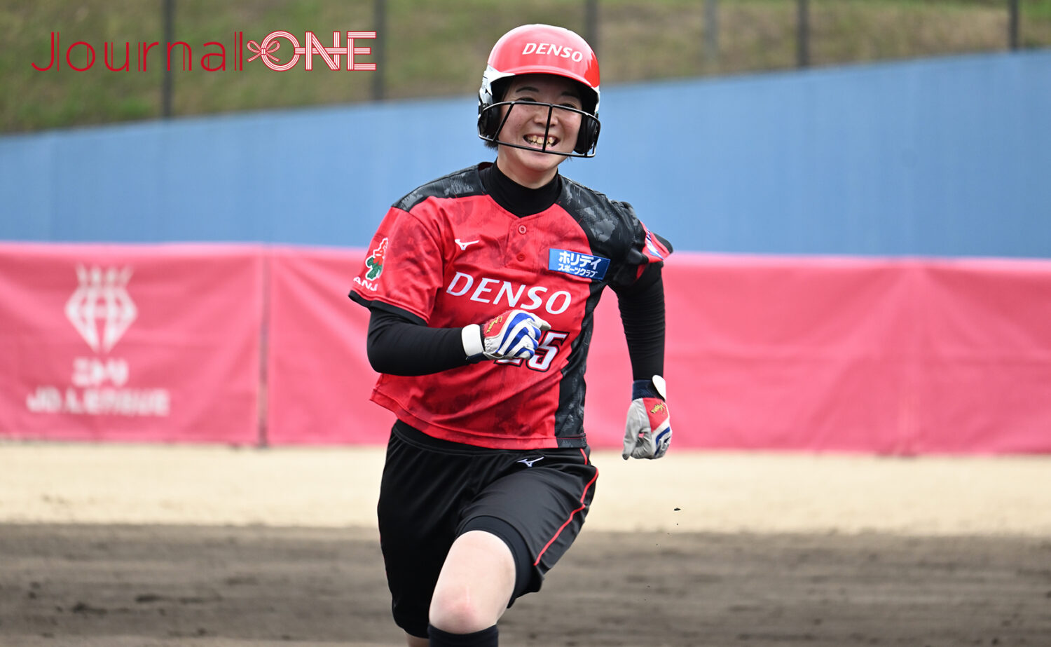 女子ソフトボール JDリーグ交流戦 本塁打を放った近藤 真由美選手（デンソーブライトペガサス）-Journal-ONE撮影