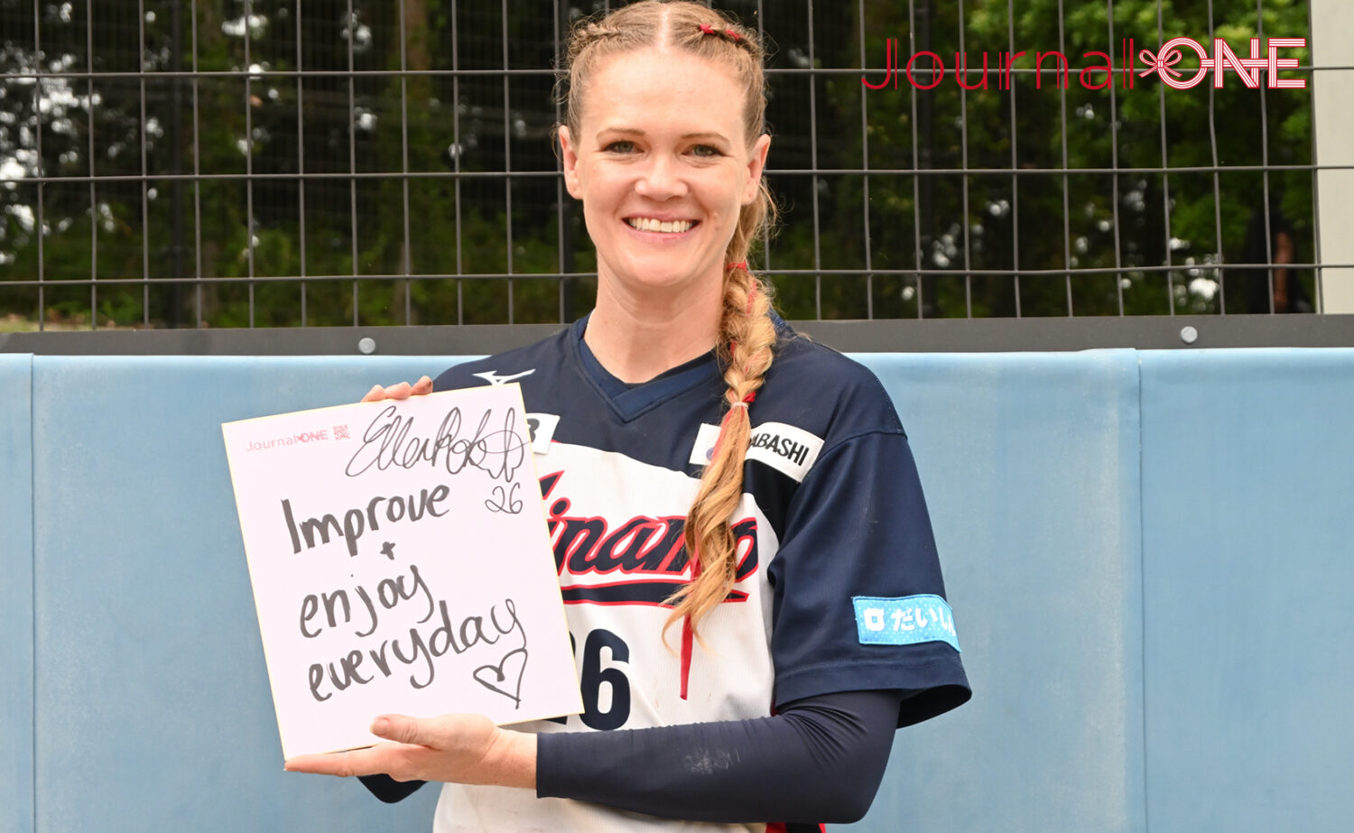 女子ソフトボール JDリーグ交流戦 力投する大垣ミナモのEllen ROBERTS(エレン・ロバーツ)投手-Journal-ONE撮影