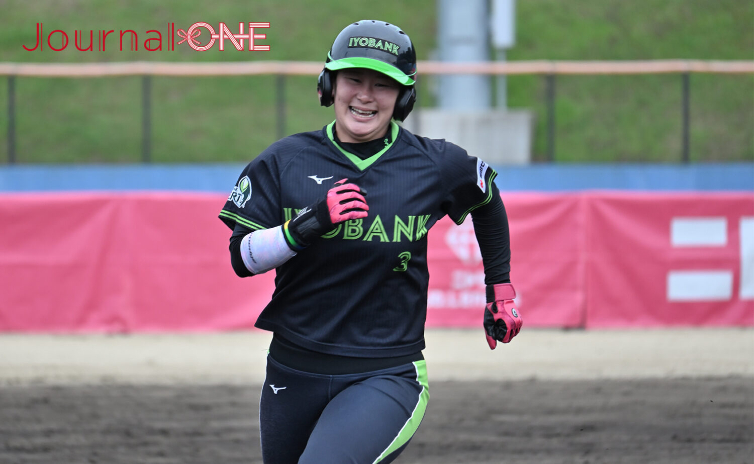 女子ソフトボール JDリーグ交流戦 最終戦で通算初本塁打を放った井上瑞希選手(伊予銀行ヴェールズ)-Journal-ONE撮影