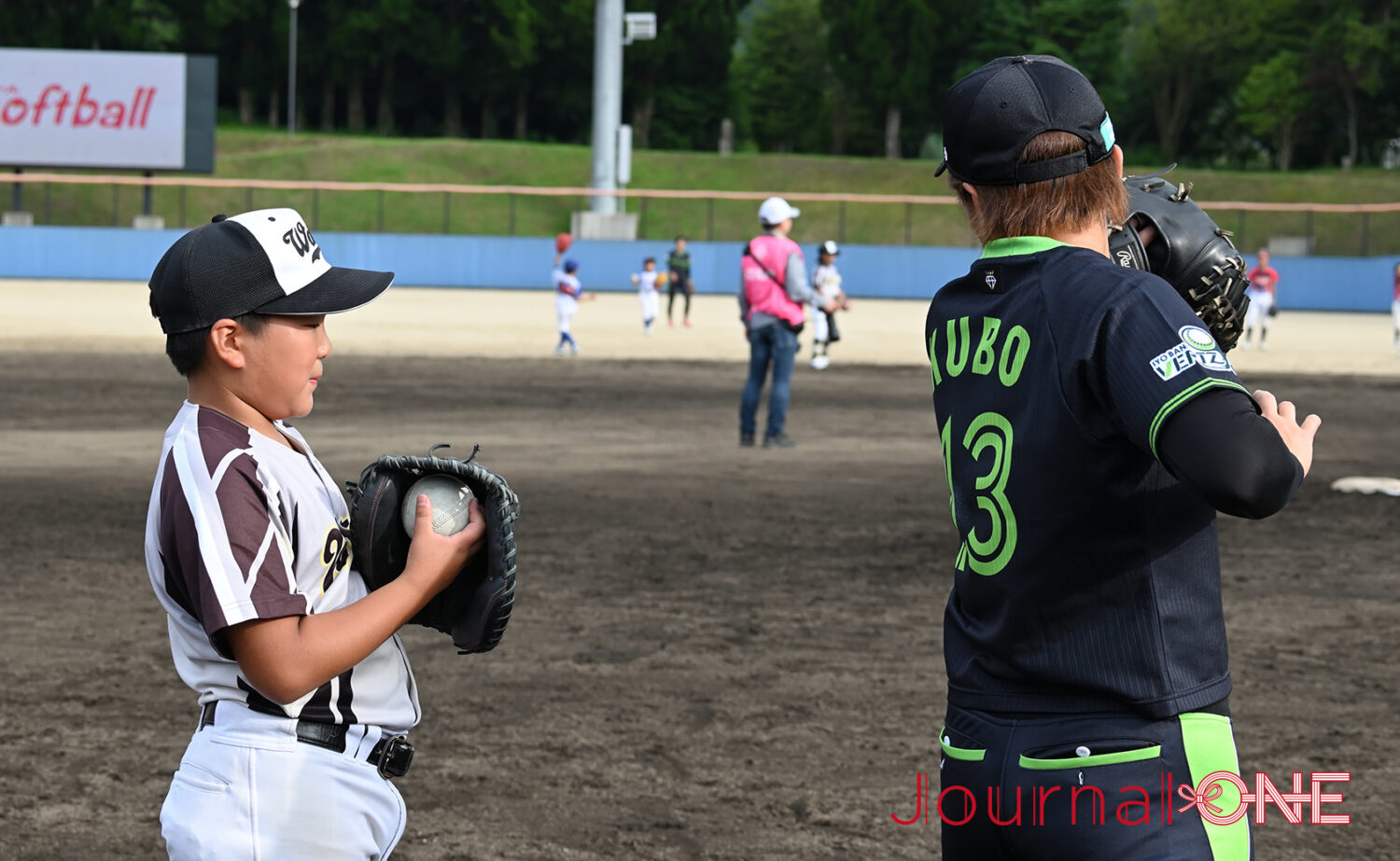 女子ソフトボール JDリーグ交流戦 最終戦の西予ラウンドで開催された伊予銀行VERTZのソフトボールクリニック-Journal-ONE撮影