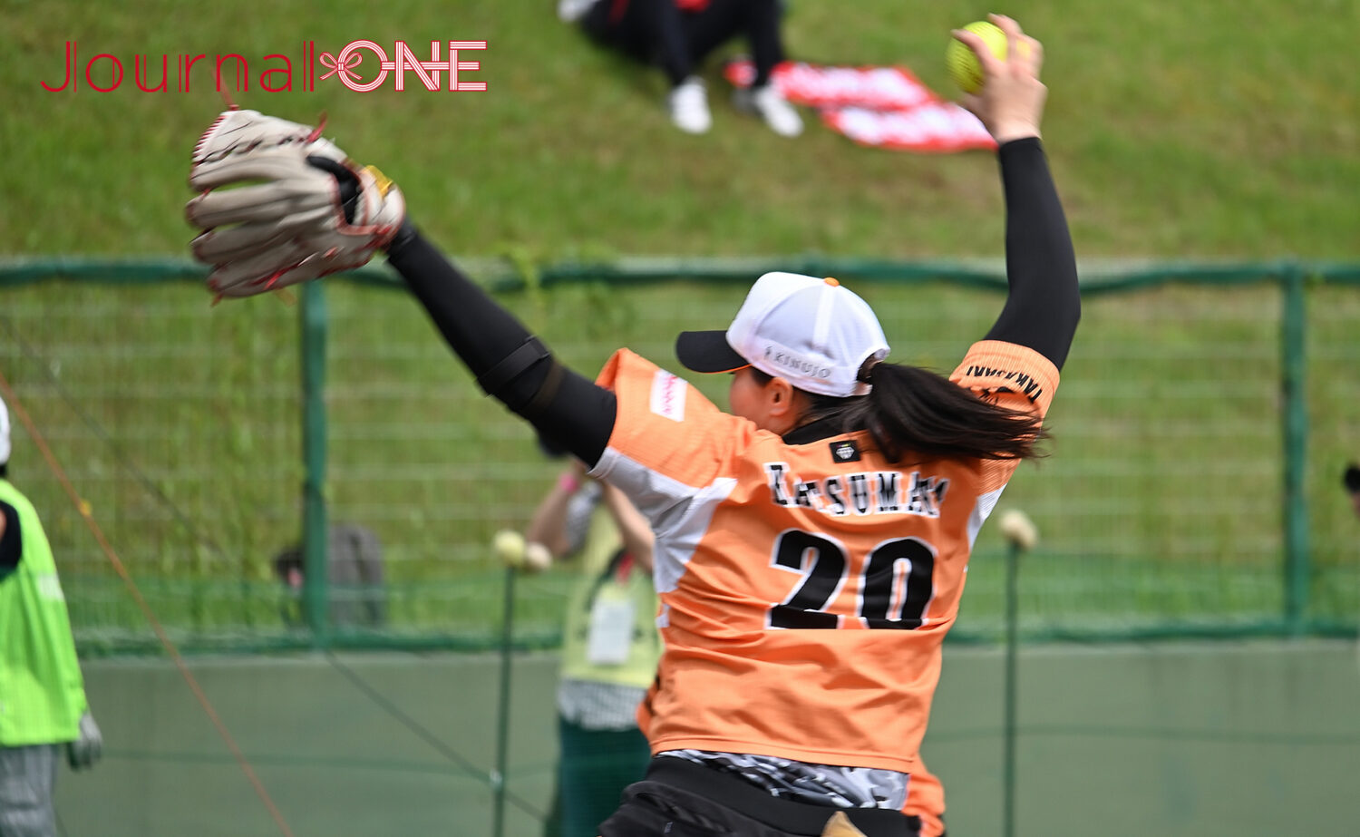 女子ソフトボール JDリーグ交流戦 予備節 ビックカメラ高崎ビークイーン 5失点で今季初黒星を喫した勝股美咲投手-Journal-ONE撮影