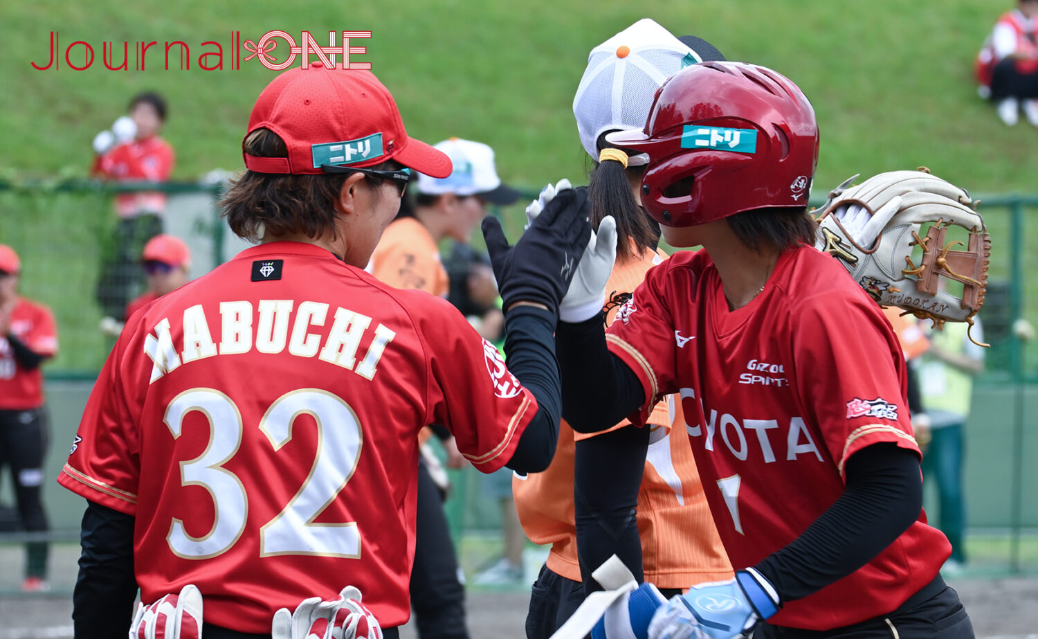女子ソフトボール JDリーグ交流戦 予備節 トヨタレッドテリアーズ 反撃のヒットを放つ石川 恭子選手-Journal-ONE撮影