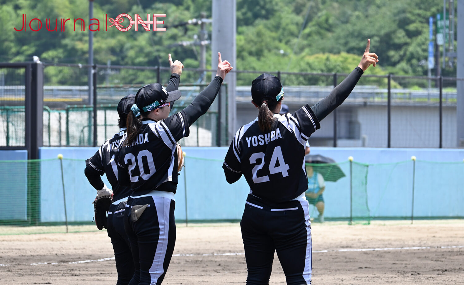 女子ソフトボール JDリーグ交流戦 日本精工ブレイブベアリーズの山田 玲奈投手と吉田 樹理選手-Journal-ONE撮影
