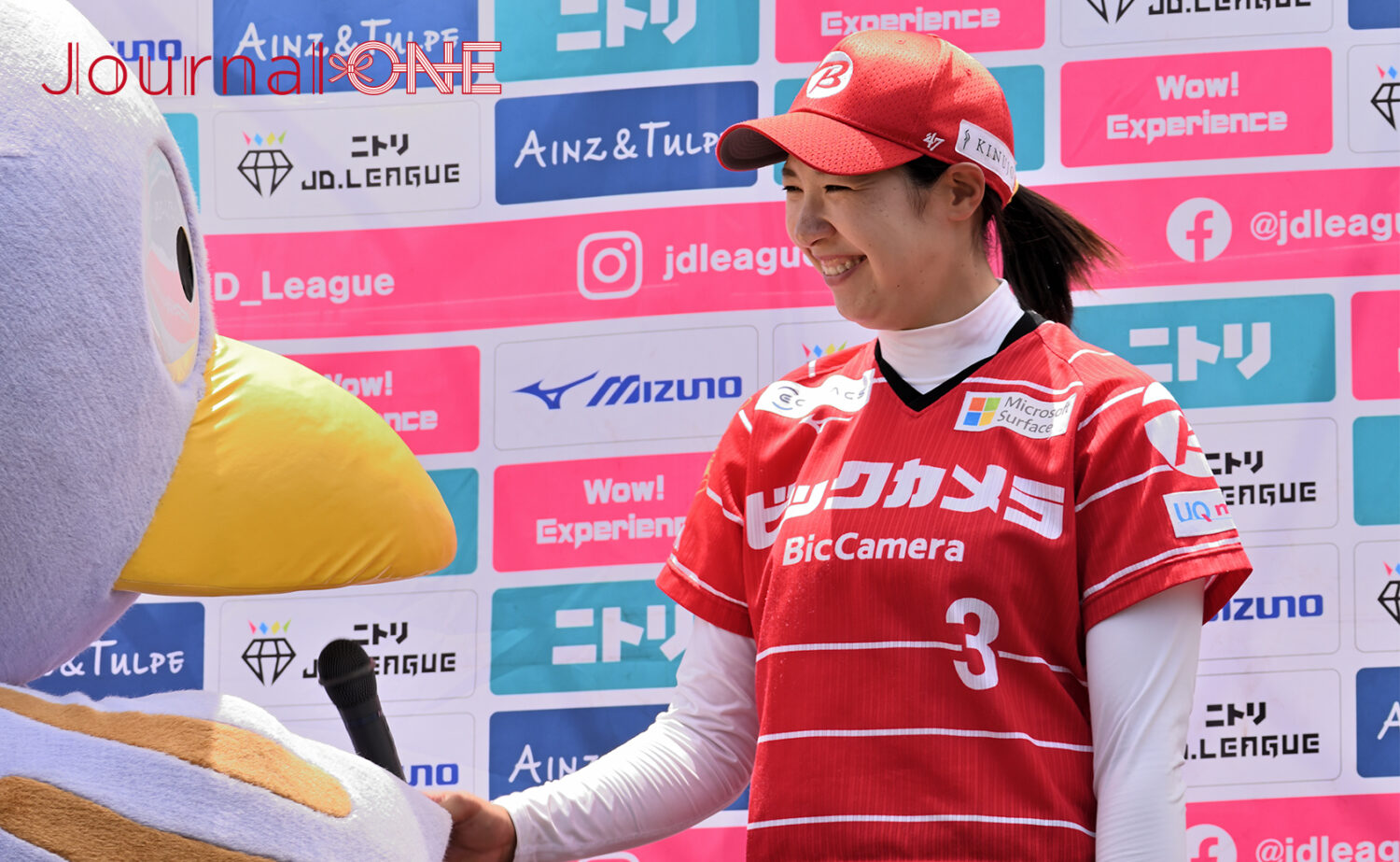 女子ソフトボール JDリーグ交流戦で勝ち越しソロ本塁打を放ったビックカメラ高崎ビークイーンの工藤環奈選手-Journal-ONE撮影