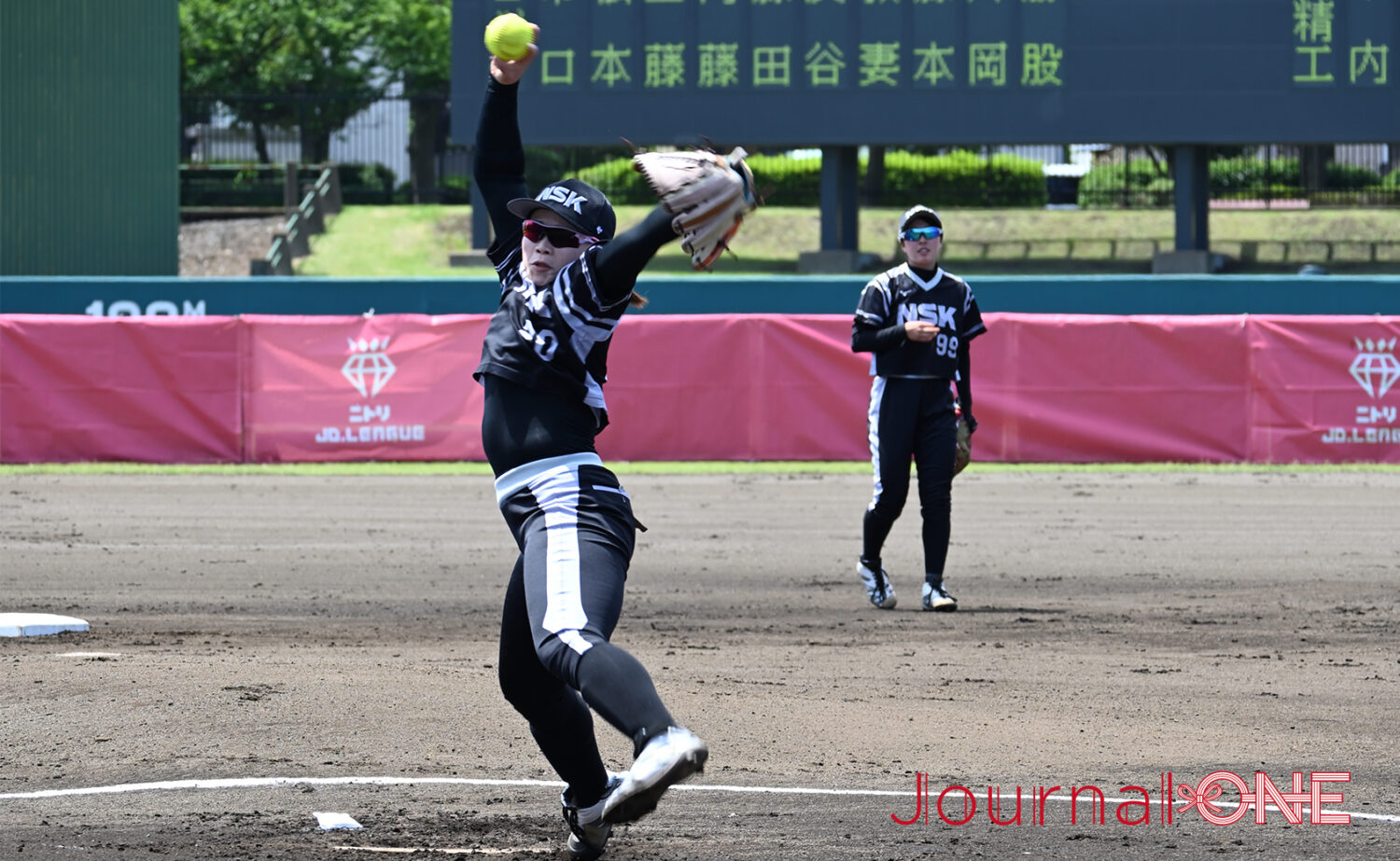 女子ソフトボール JDリーグ交流戦でビックカメラ高崎相手に好投した山田玲菜投手（日本精工ブレイブベアリーズ）-Journal-ONE撮影