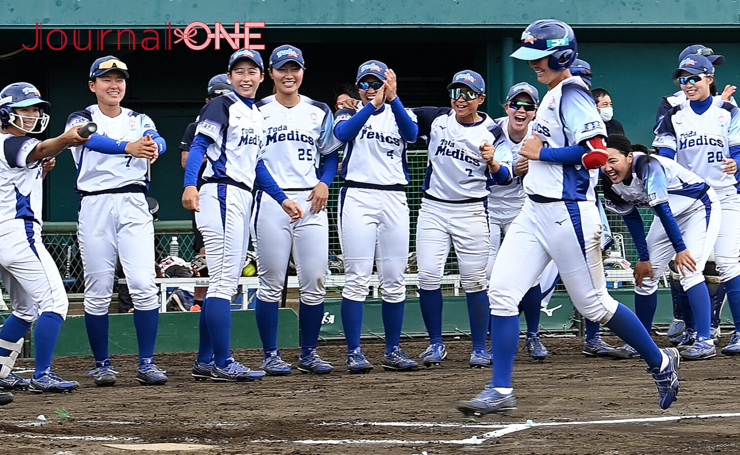 女子ソフトボール JDリーグ交流戦 先制のソロ本塁打を放った戸田中央メディックス埼玉の糟谷 舞乃選手-Journal-ONE撮影