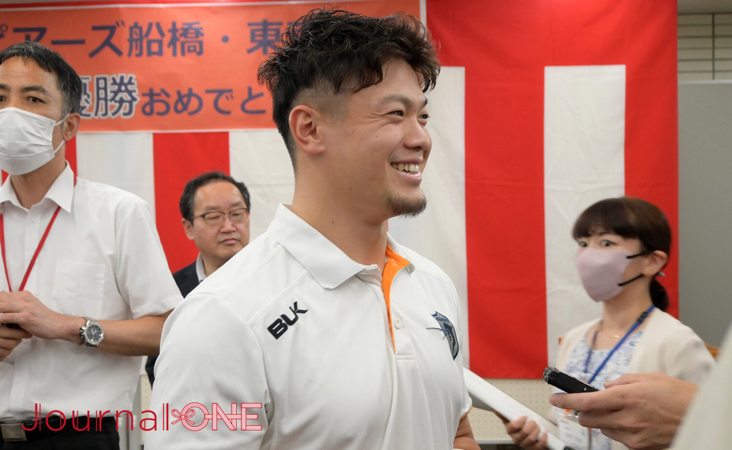 ラグビー リーグワン 優勝したクボタスピアーズ船橋・東京ベイの優勝報告会（船橋市役所）で笑顔を見せる根塚洸雅選手-Journal-ONE撮影