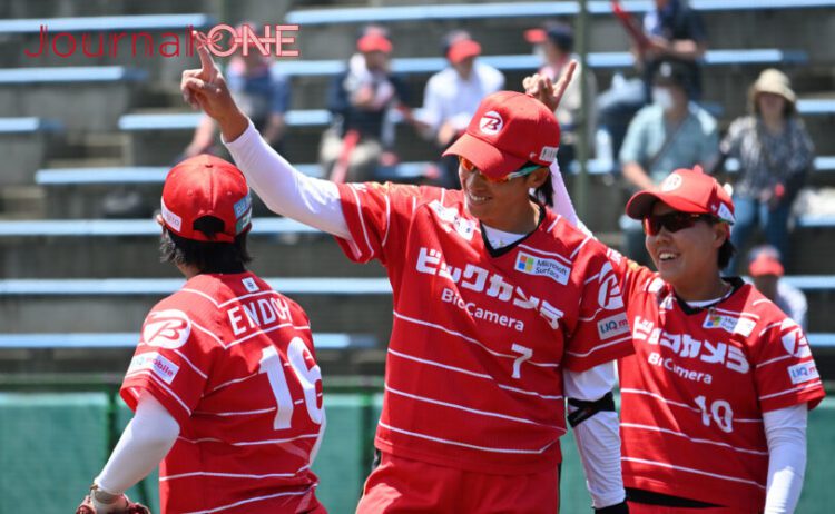 女子ソフトボール JDリーグ交流戦 ビックカメラ高崎ビークイーンの上野由岐子投手-Journal-ONE撮影