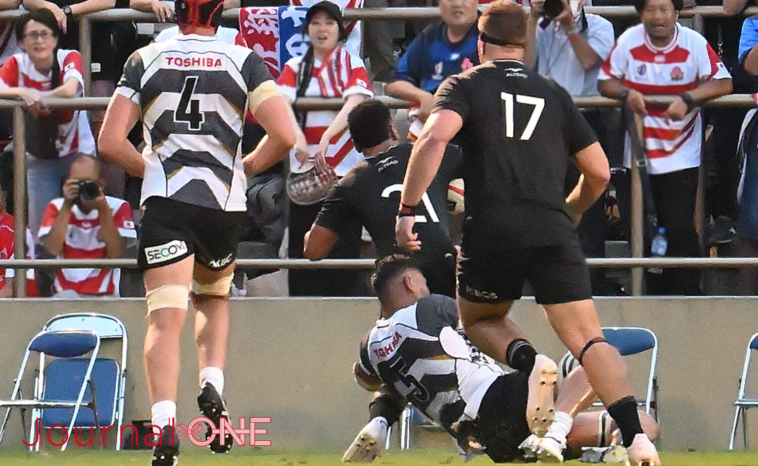 リポビタンD2023| JAPAN XV vs All Blacks XV| とどめのトライを決めるSHのフォラウ・ファカタヴァ(Folau FAKATAVA)選手-Journal-ONE撮影