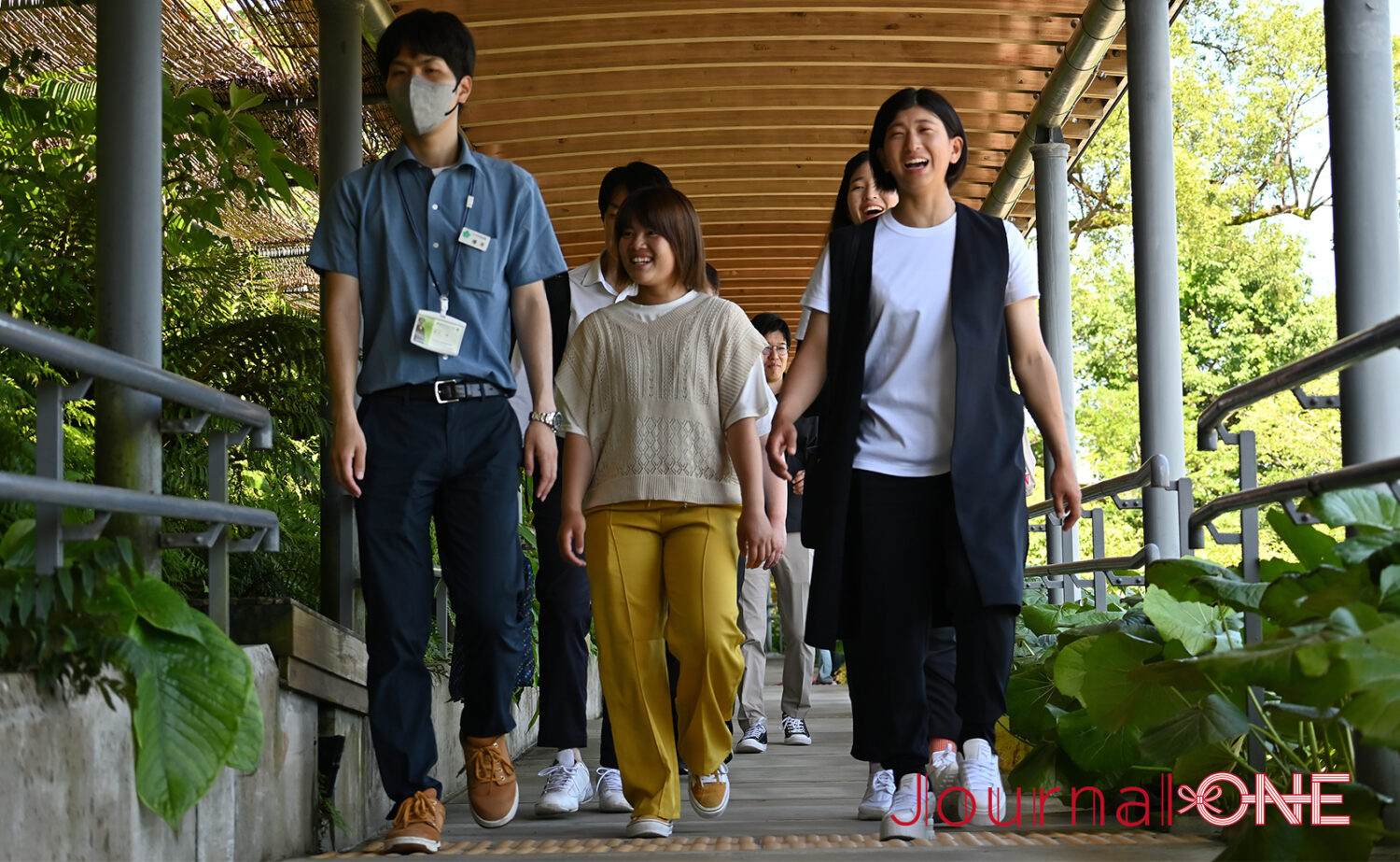 【四国を元気に!】女子ソフト・伊予銀行VERTZの黒木美紀投手、齋藤明日香選手、瀧川愛海選手が、NHKの朝ドラ "らんまん" 所縁の高知県立牧野植物園をご紹介‐Journal-ONE撮影
