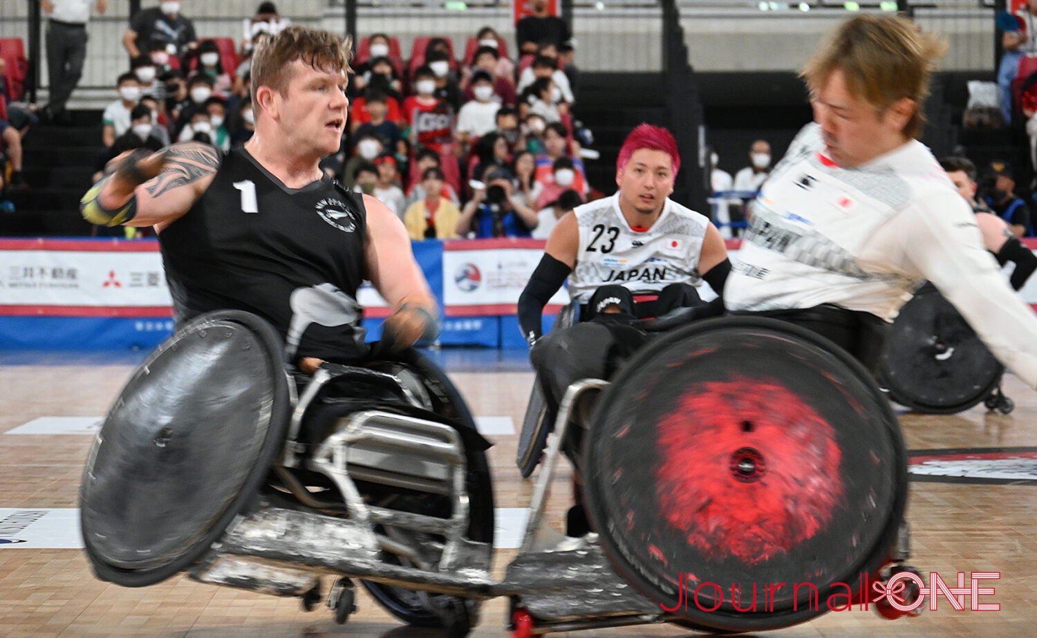 車いすラグビー アジアオセアニアカップ2023 日本vsニュージーランド戦 日本代表 島川慎一選手とニュージーランド Leslie選手のハイポインター同士のマッチアップ-Journal-ONE撮影