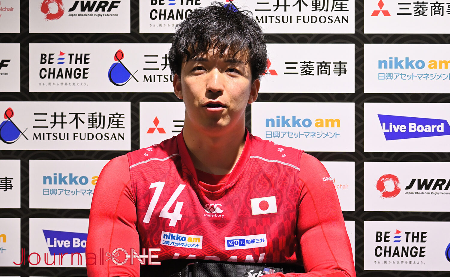 車いすラグビー アジアオセアニアカップ2023 日本vs韓国戦 試合後に観客の歓声に感謝する日本代表の中町俊耶選手-Journal-ONE撮影