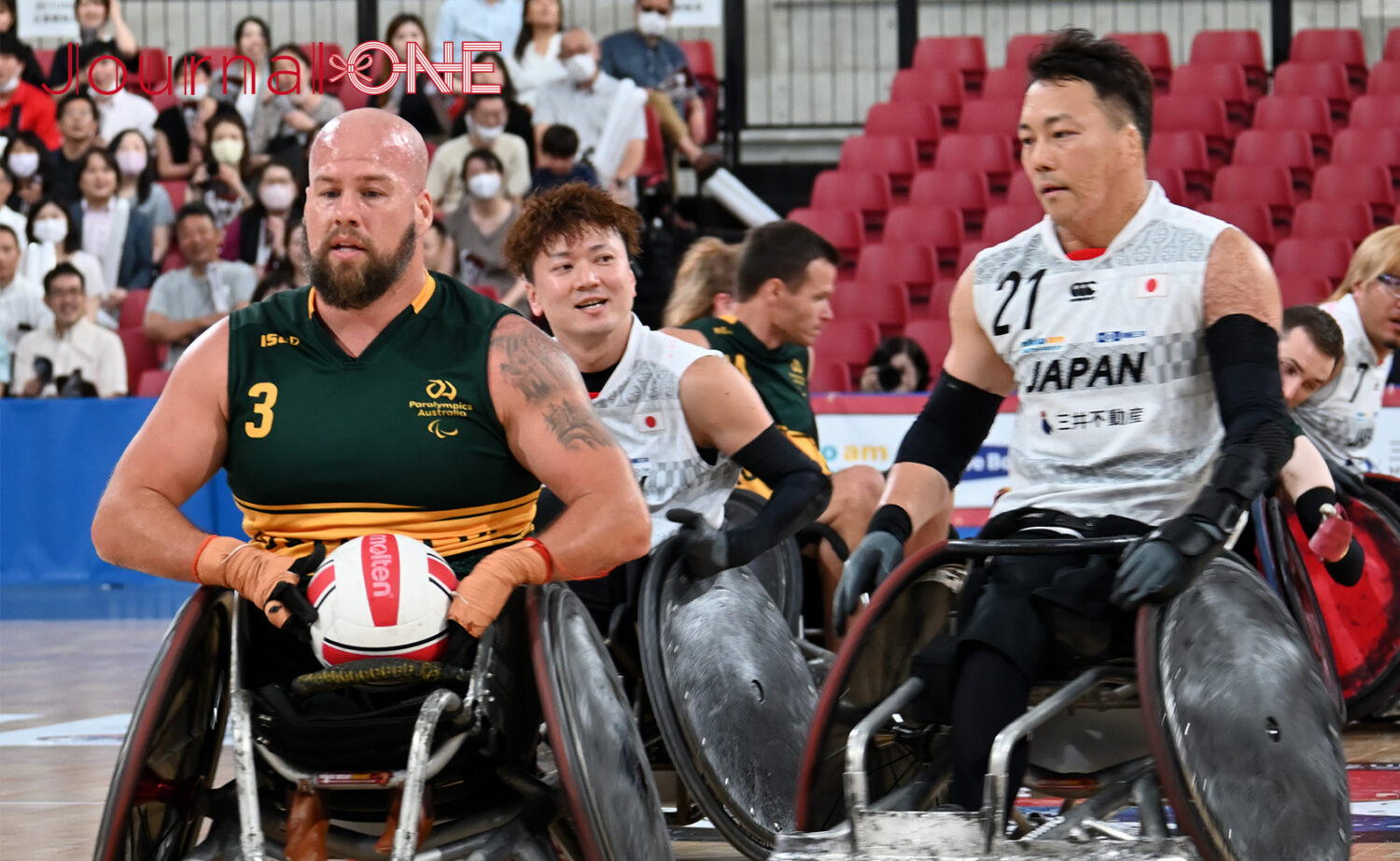 車いすラグビー アジアオセアニアカップ2023 日本vsオーストラリア戦 日本代表のメインライン 池透暢選手と今井友明選手がRyley Batt選手をディフェンス-Journal-ONE撮影