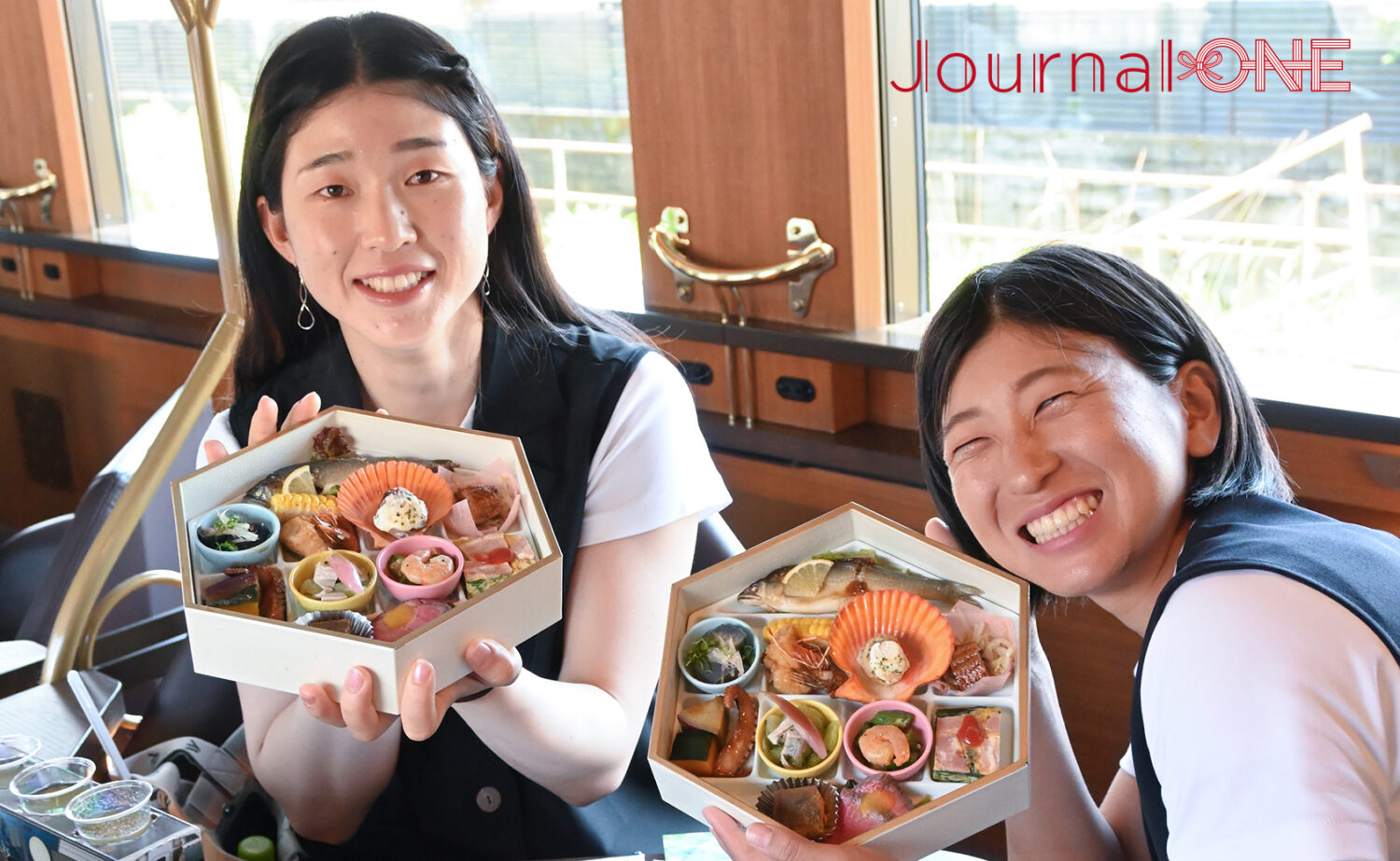 【四国を元気に!】JR四国の人気観光列車「志国土佐 時代(トキ)の夜明けのものがたり」に乗車する女子ソフト・伊予銀行VERTZの黒木美紀投手、齋藤明日香選手、瀧川愛海選手‐Journal-ONE撮影/ジャーナルワン