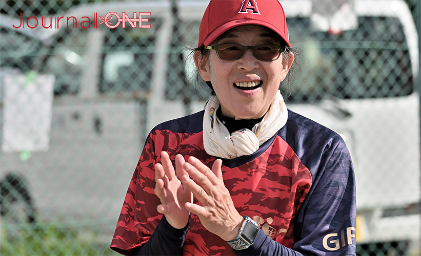 女子ソフトボール 元日本代表監督の宇津木妙子さんが訪れた岐阜県飛騨市神岡町でマラソンソフトボールに参加する地元の皆さん-Journal-ONE撮影